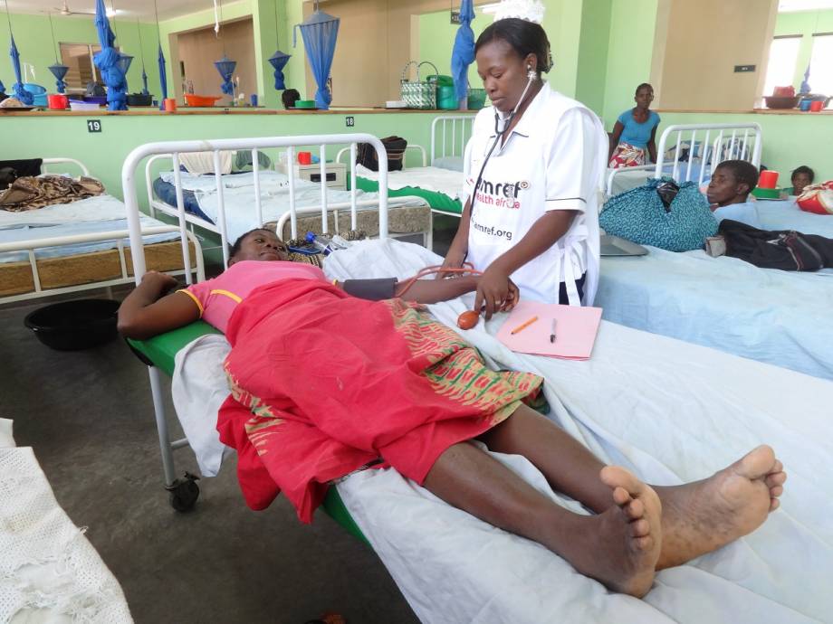 malawi amref medical staff treating patients